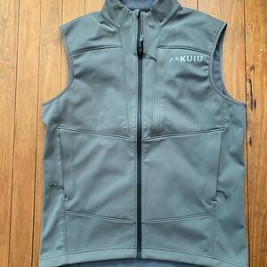 KUIU Mens Axis Vest Medium Full Zip Waterproof Windproof Ash